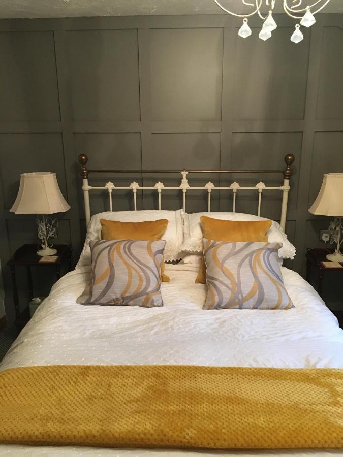 Bed and Breakfast The Elms East Harling Екстер'єр фото